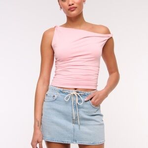 Asymmetrical twist top